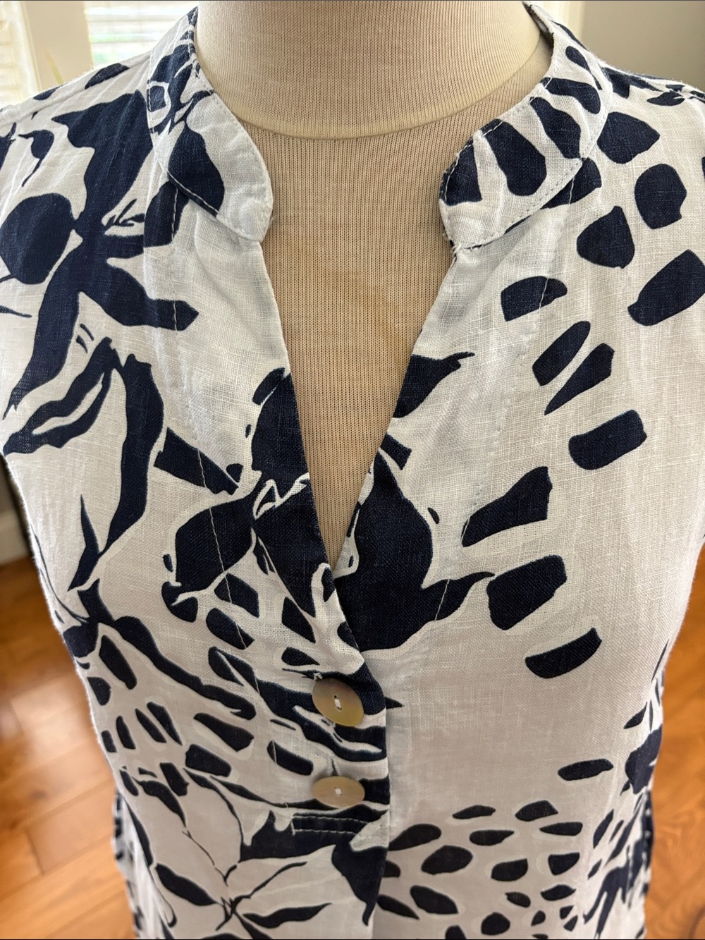 LINEN LUV Sleeveless Navy Floral Print Tunic DRESS - White & Navy. - Picture 5 of 9